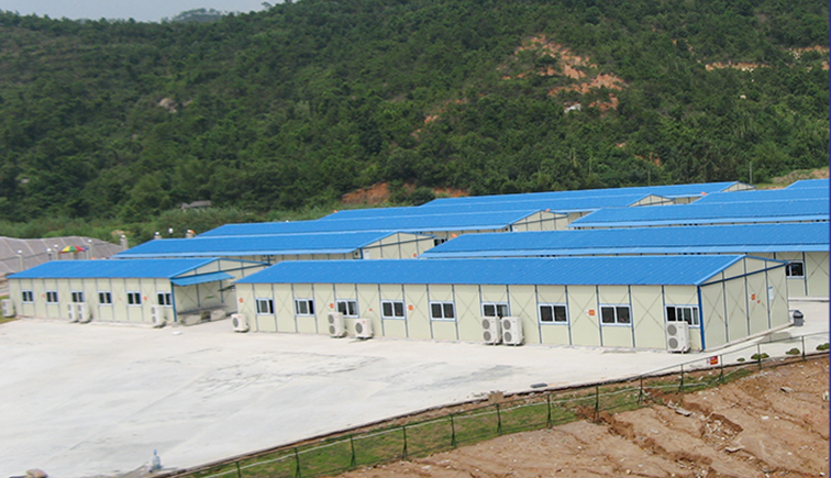 灾难面前活动板房等临时建筑的作用尤为突出