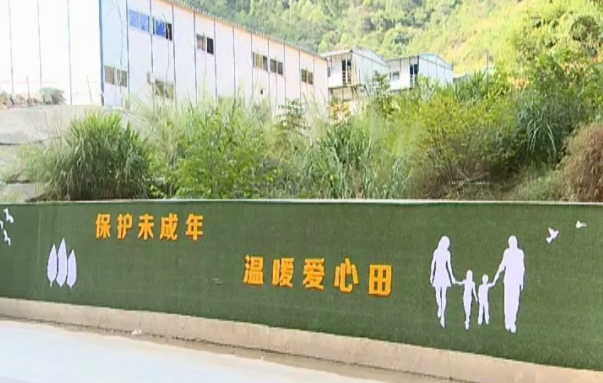 <b>建筑工地围挡变身美丽“画廊”</b>