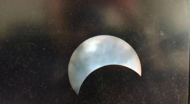 <b>乘客坐飞机拍到日环食【活动板房厂家】</b> <b>乘客坐飞机拍到日环食【活动板房厂家】</b>