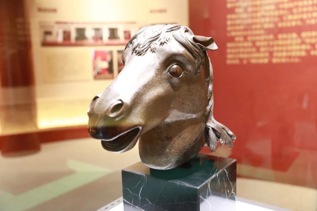 <b>今天马首回归圆明园【活动板房】</b> <b>今天马首回归圆明园【活动板房】</b>