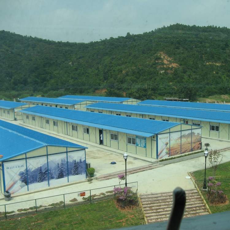 <b>搭建活动板房前要考虑的三个因素</b> <b>搭建活动板房前要考虑的三个因素</b>